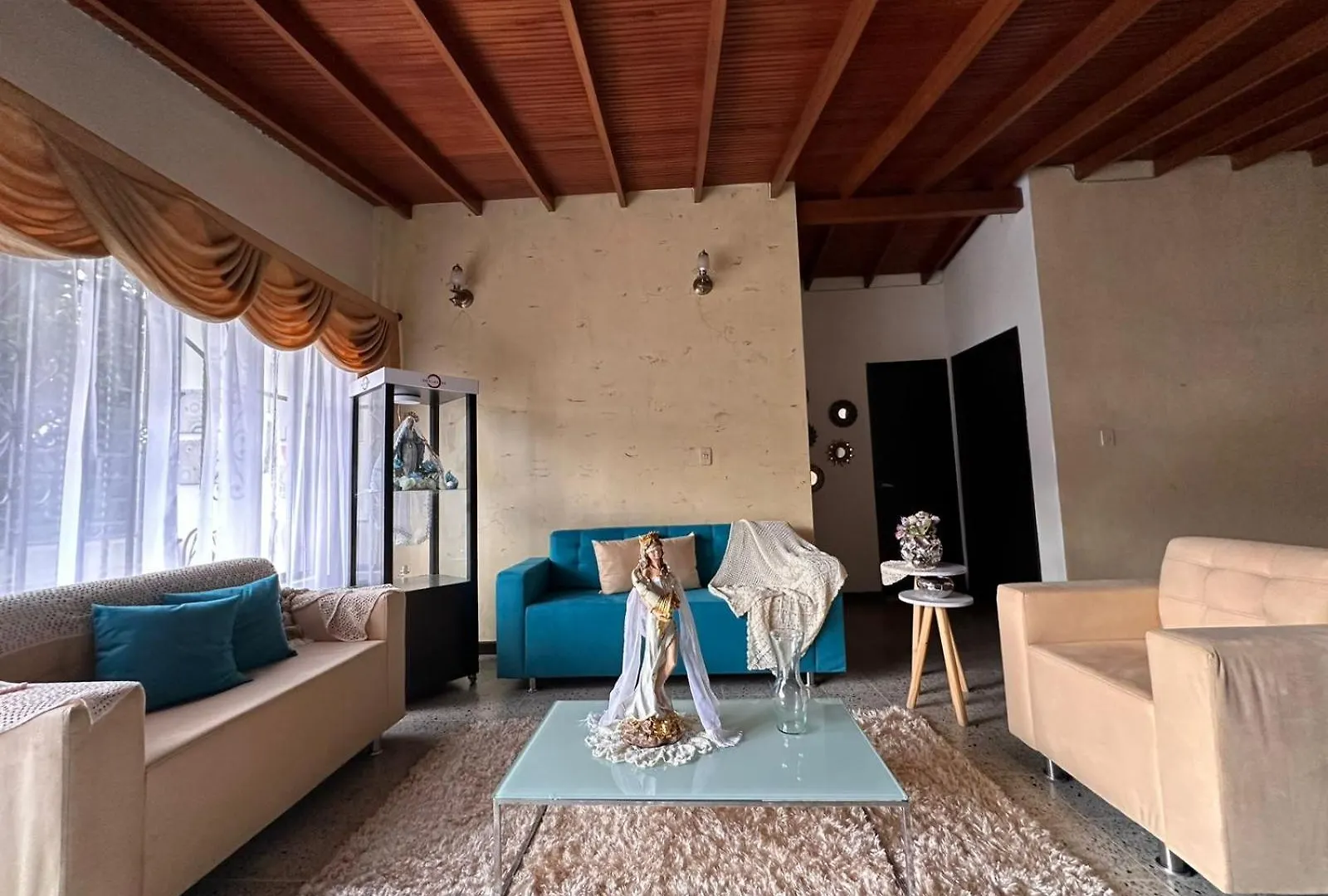 Casa Para 16 Personas Laureles Medellin Colombia