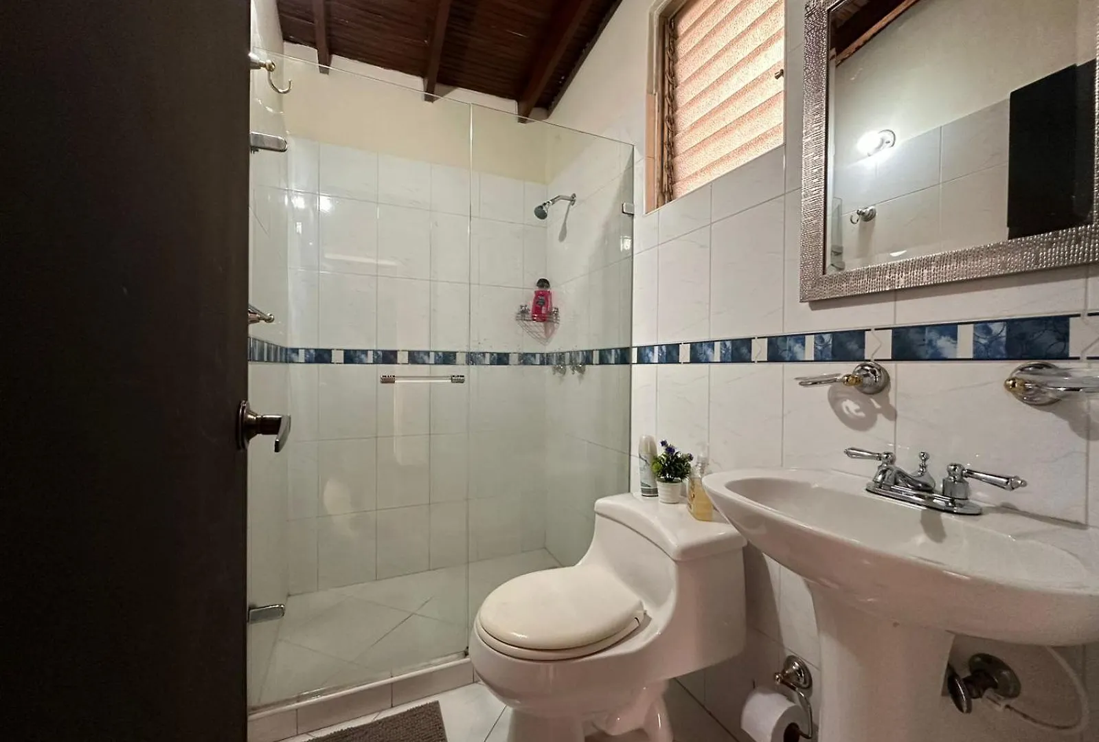 Casa Para 16 Personas Laureles Medellin