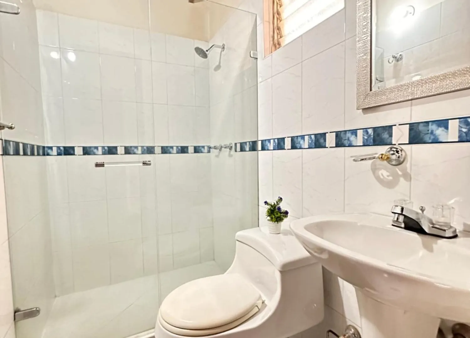 Casa Para 16 Personas Laureles Medellin Apartment