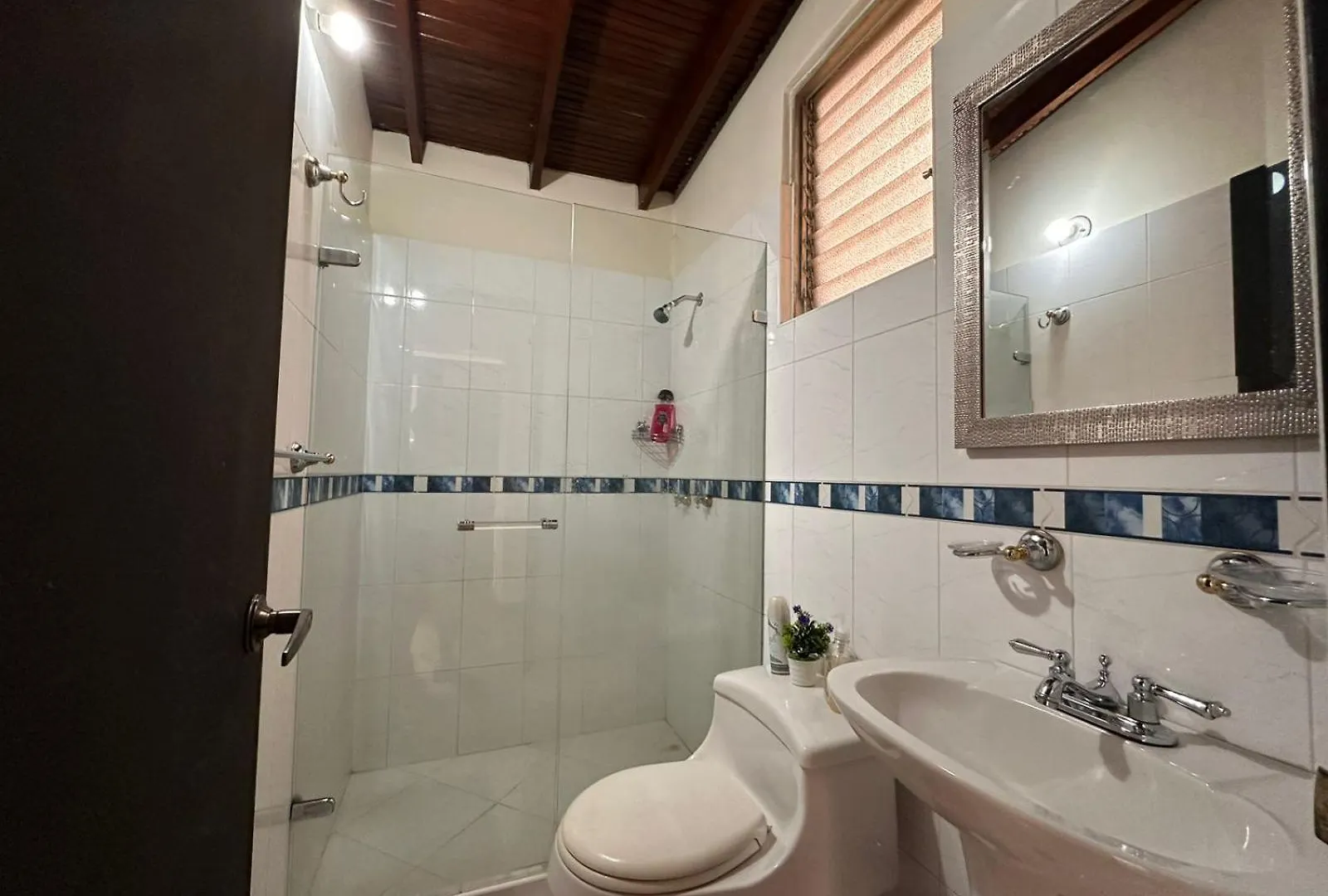 Apartment Casa Para 16 Personas Laureles Medellin