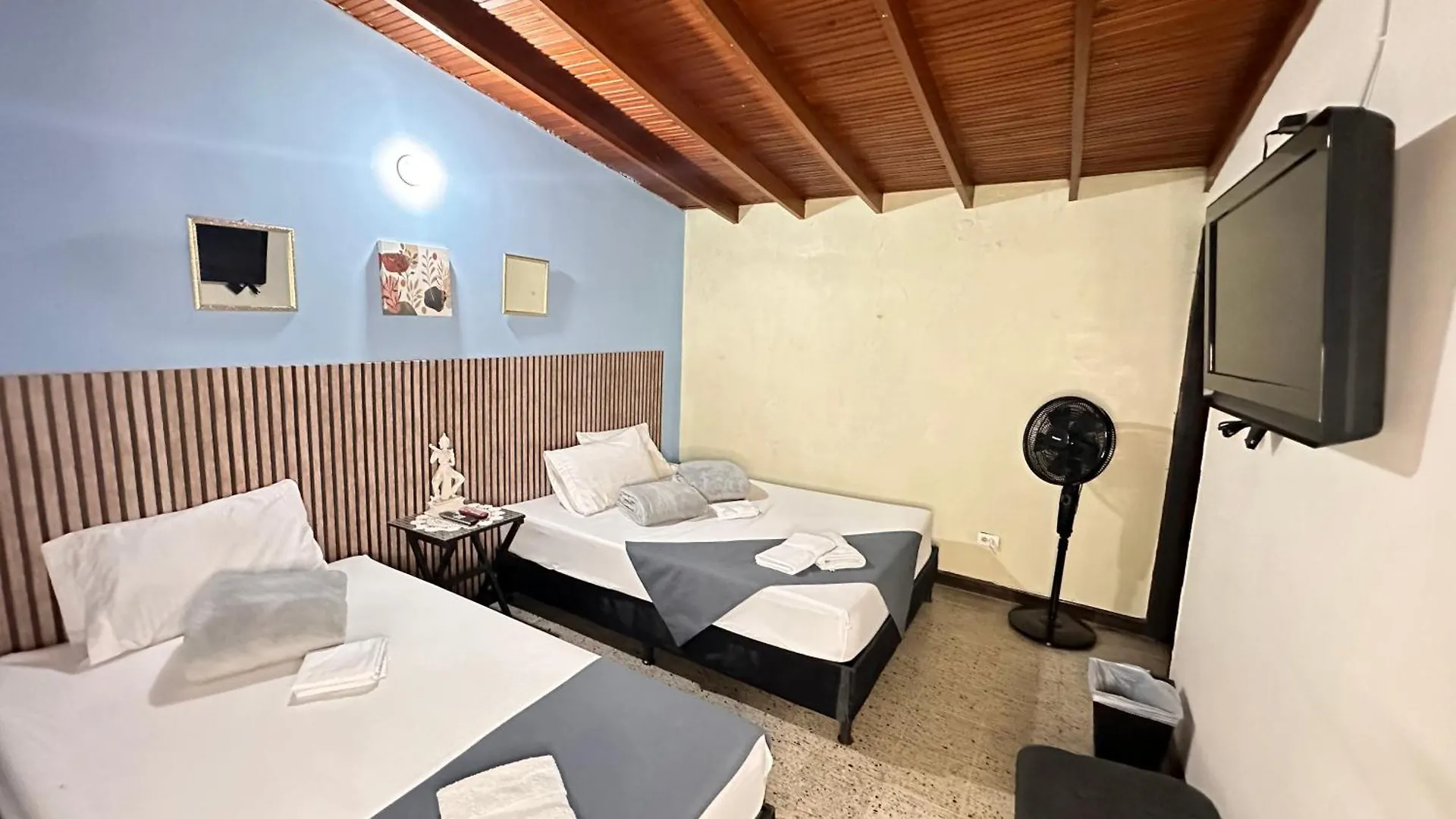 Casa Para 16 Personas Laureles Medellin 0*,
