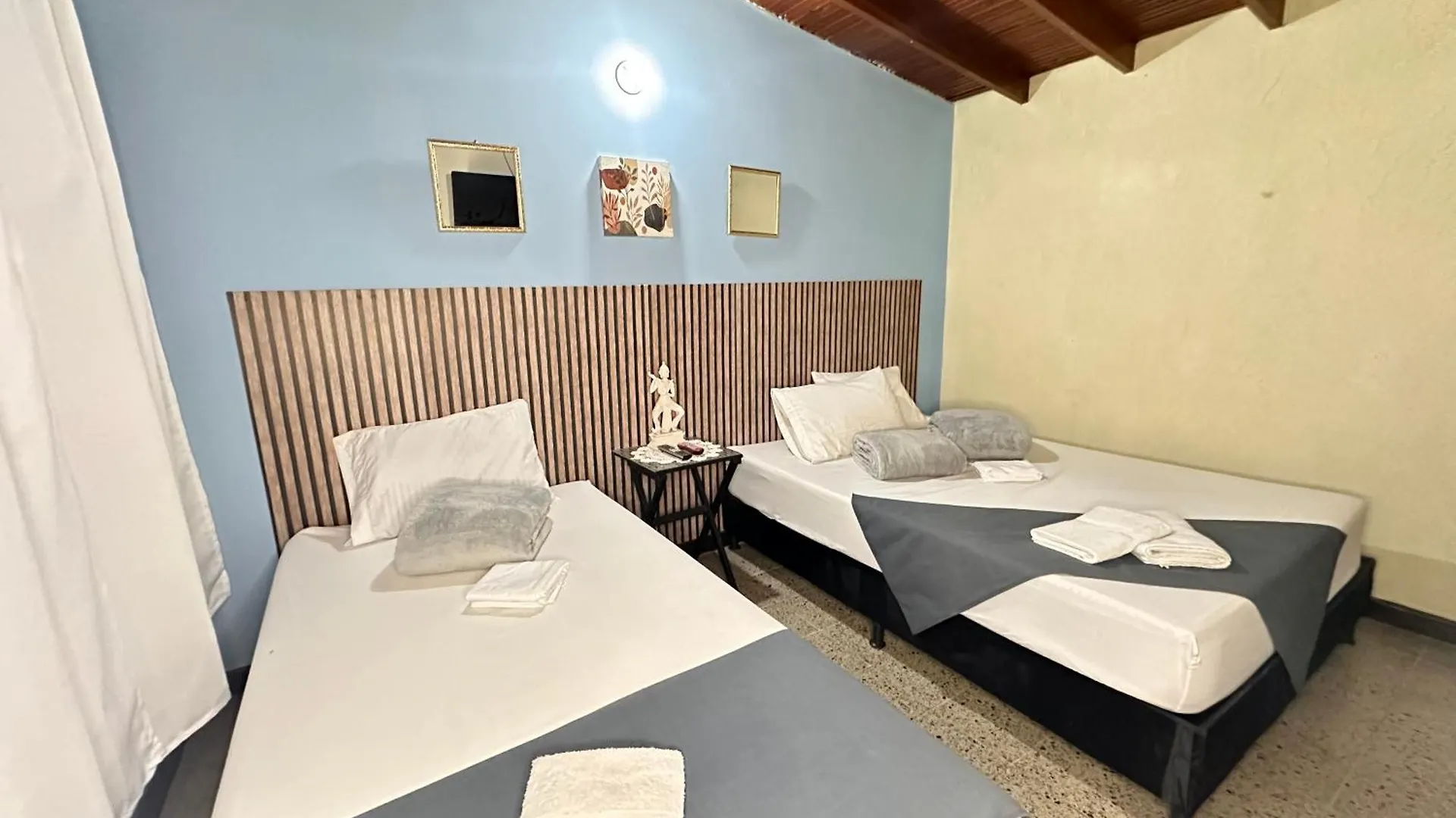 Casa Para 16 Personas Laureles Medellin