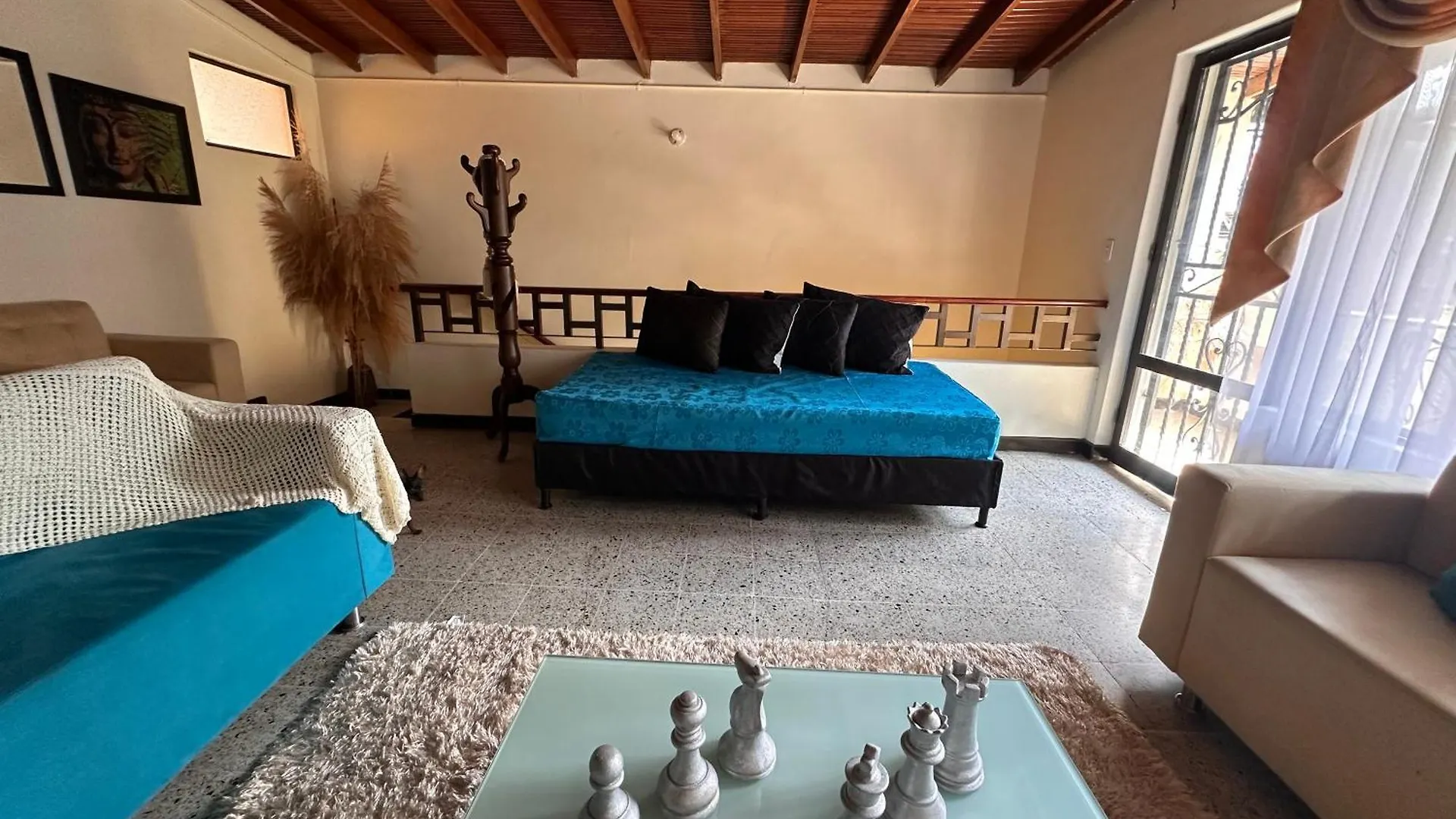 Casa Para 16 Personas Laureles Medellin Colombia