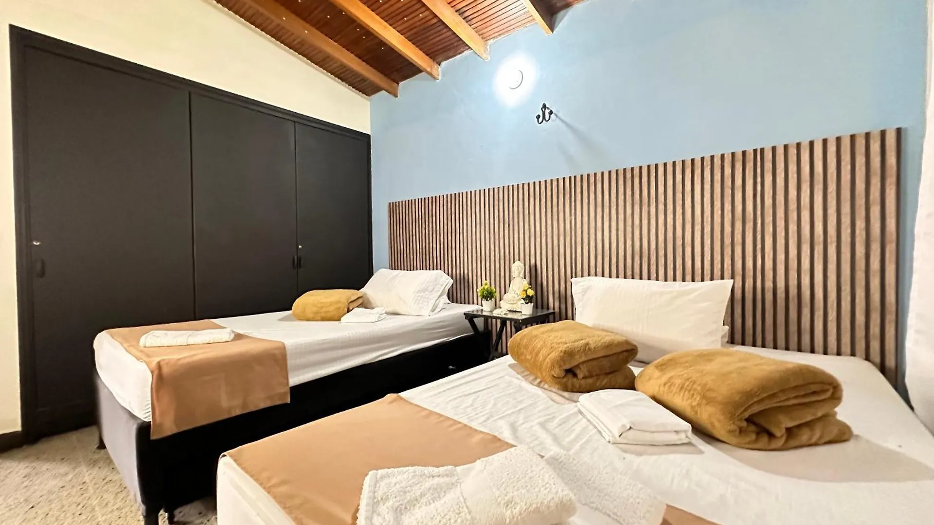 Casa Para 16 Personas Laureles Medellin Apartment